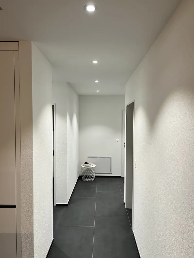 Spotlampen im Gang