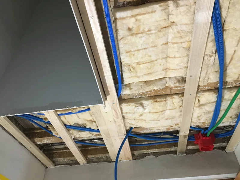 Umbau: Leitungen in der Decke