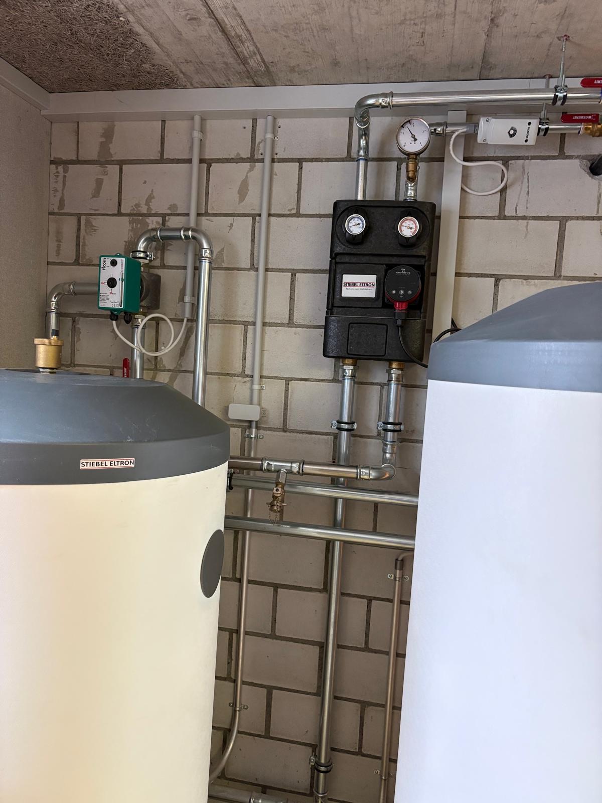 Aufputz-Installation für Wärmepumpe