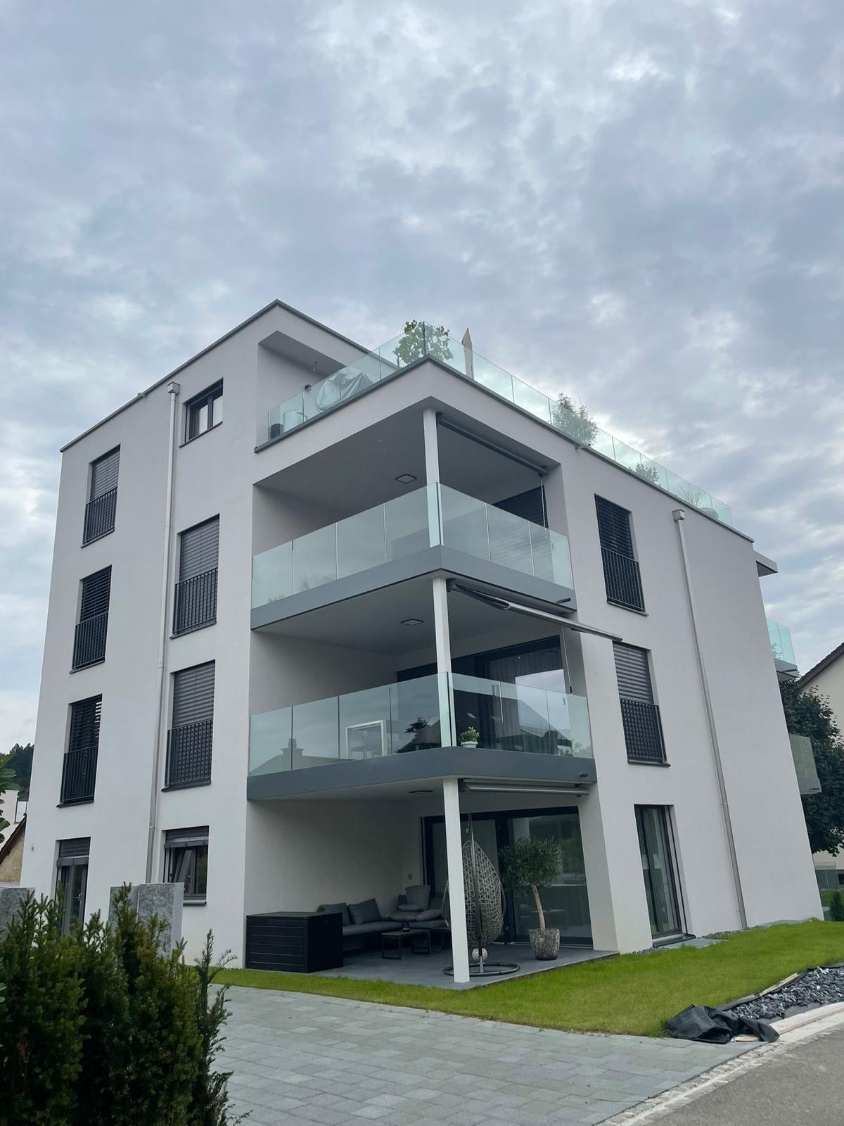 Aussenansicht des Mehrfamilienhauses von hinten