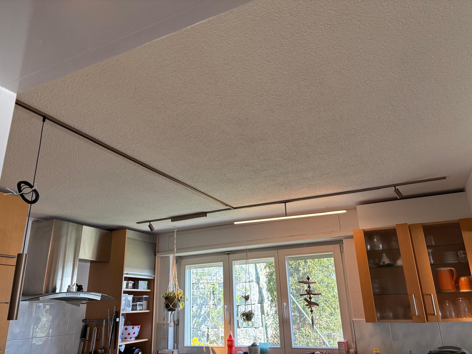 Lampeninstallation in der Küche